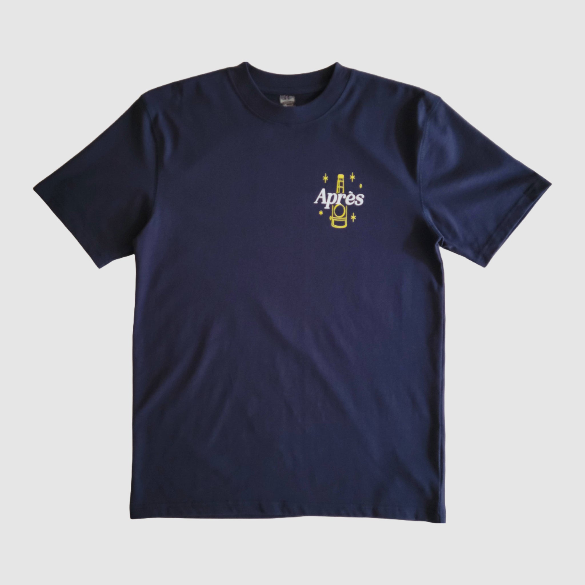 Flat lay of the Navy Après Tee displaying the vibrant graphic and high-quality material ideal for après-ski gatherings.