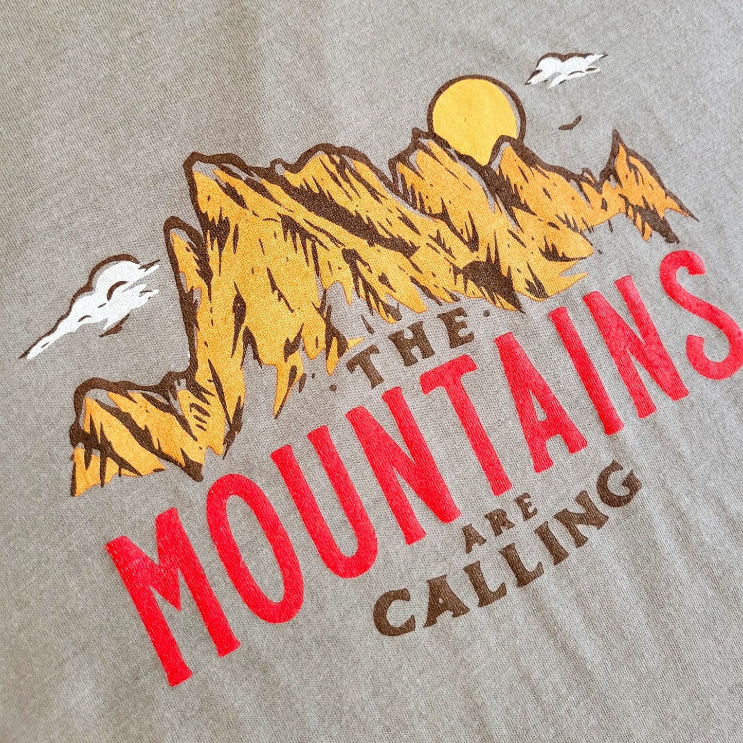 Women's Mtns Are Calling Tee - Heather Grey