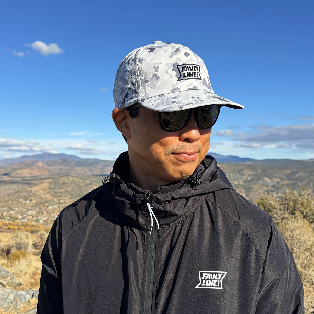 Summit Vented Tech Hat - Snow Camo