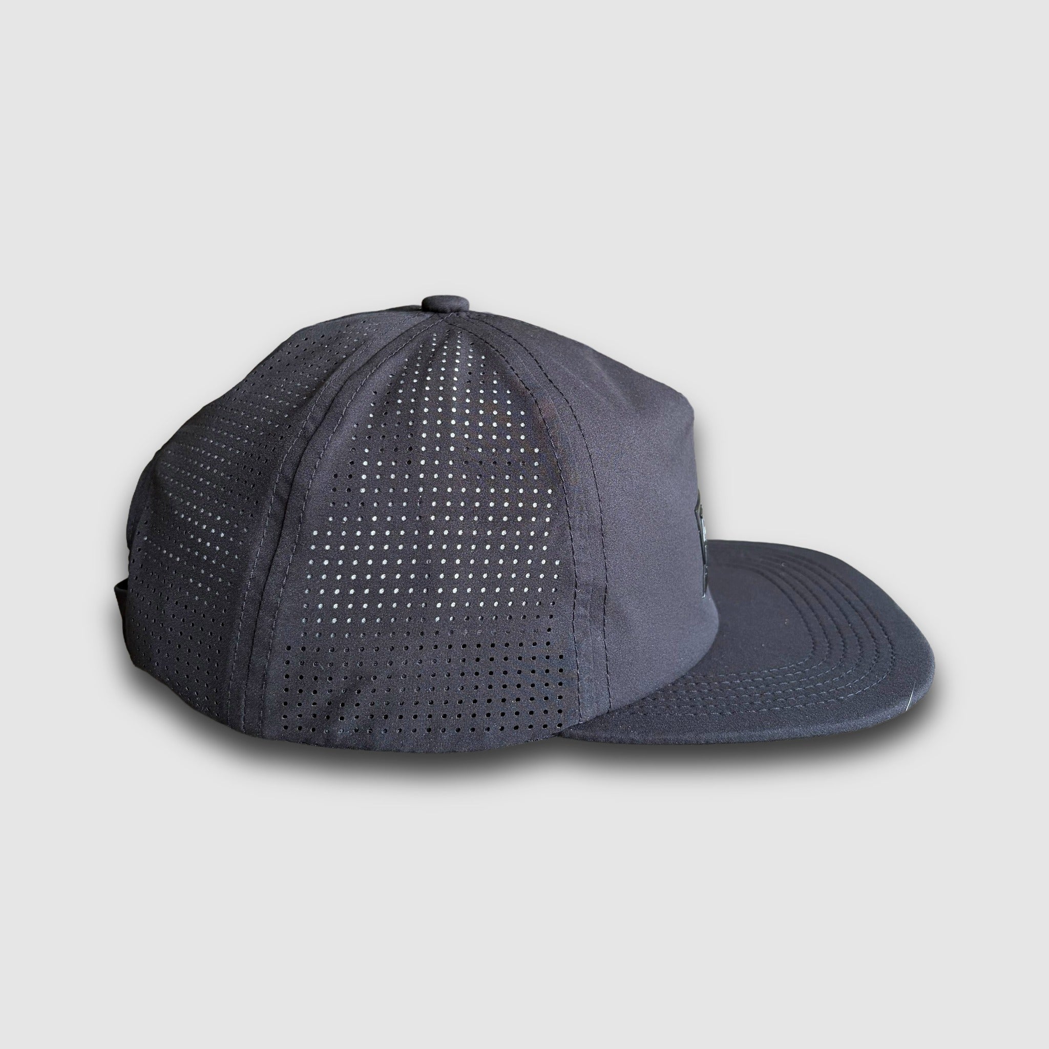Summit Strapback Tech Hat - Blackout